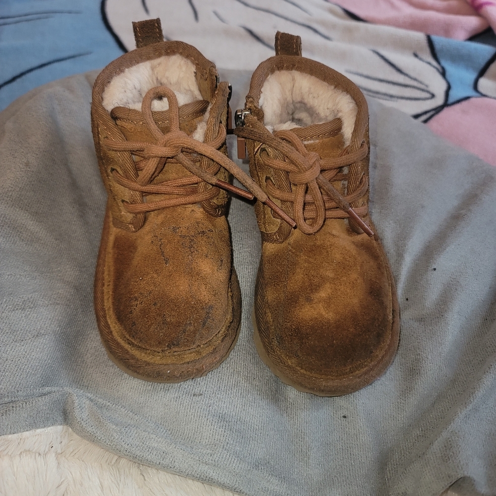 Uggs Neumel ll  size 8 toddler  brown unisex